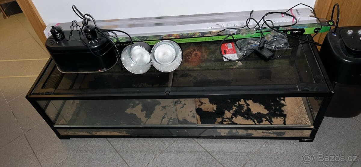 Terárium s lampami a rosícím systémem - 2