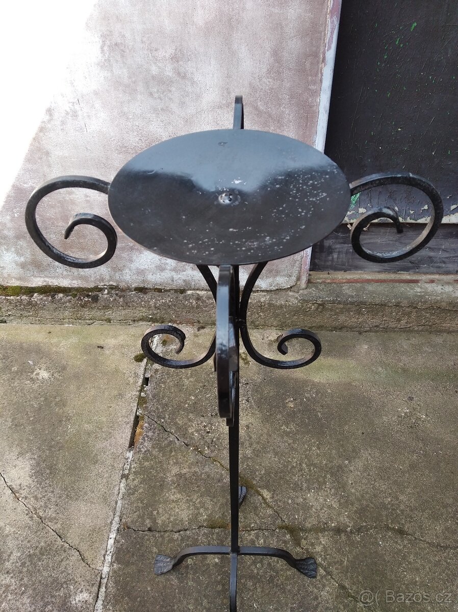 Železné stojany na květiny - 2