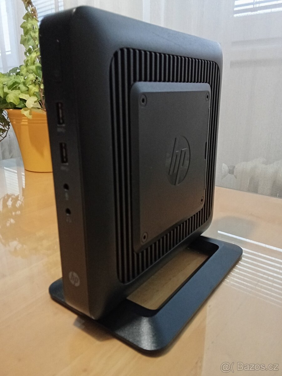 Mini PC HP t520 s LCD monitorem ACER K222HQL - 2