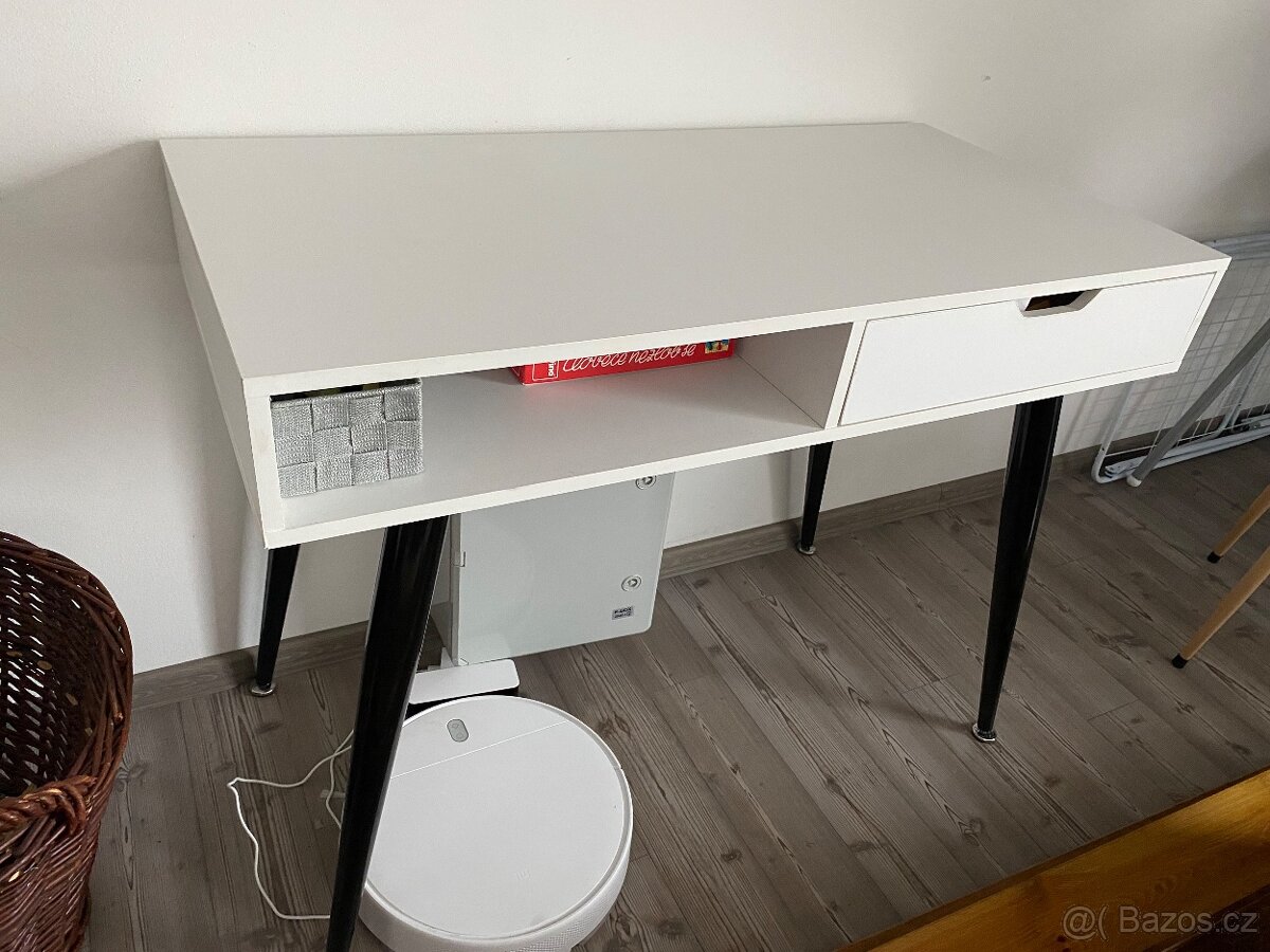 Pracovní stůl - 2
