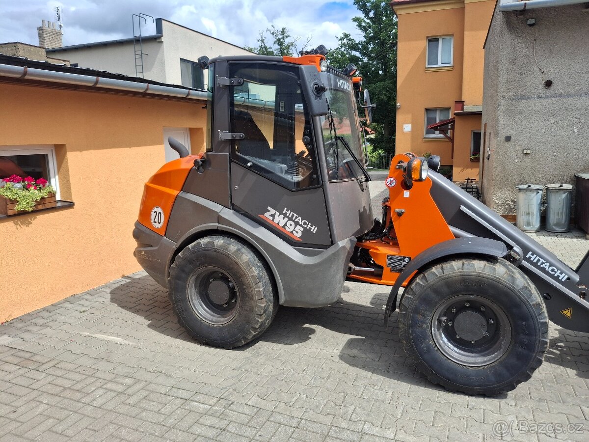 Prodám nakládač Hitachi ZW95 6V - 2
