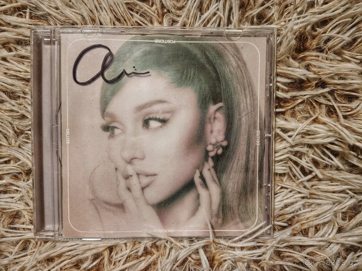 CD Ariany Grande s autogramem - 2