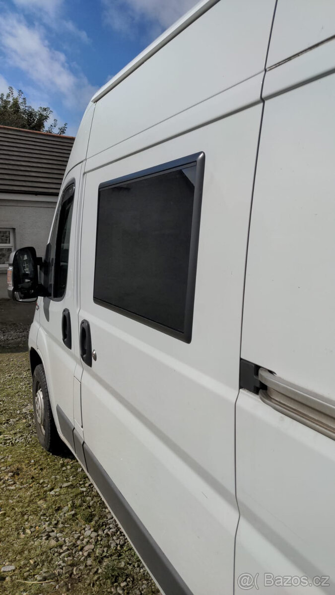 Boční karavanová okna výklopná - 2