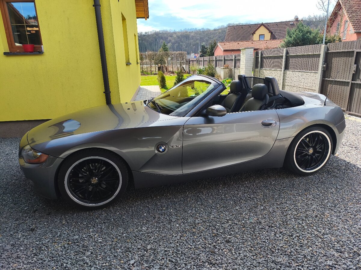 BMW Z4 E85 manuál - 2