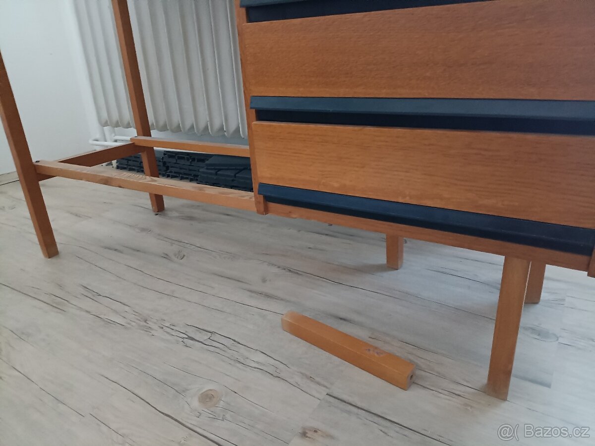 Stůl se šuplíky - 2