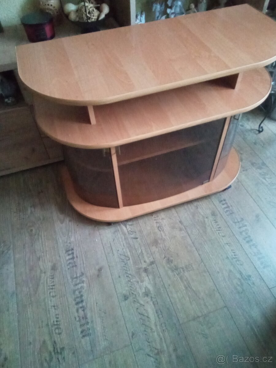 Stolek pod TV - 2