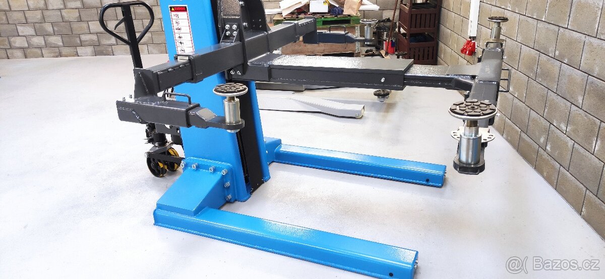 Mobilní jednosloupový zvedák 3500/2500 kg ,záruka - 2