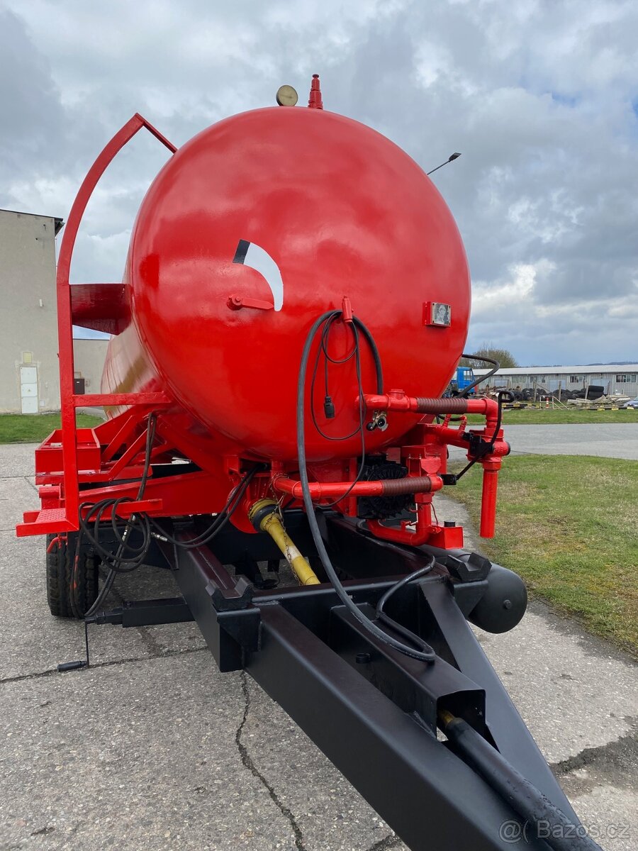 Fekální cisterna 10m3 na podvozku za traktor - 2