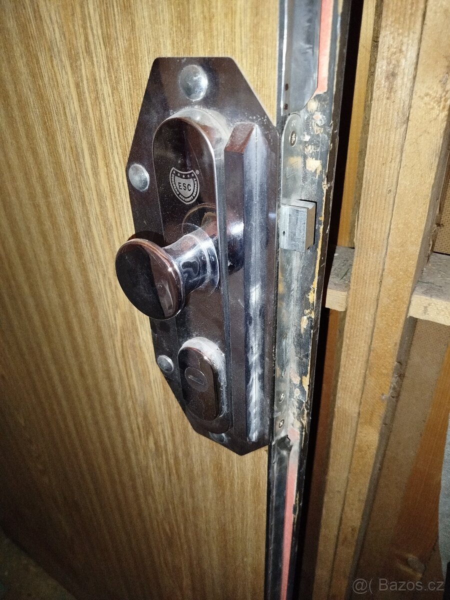 Prodám vstupní dveře, pravé - 2