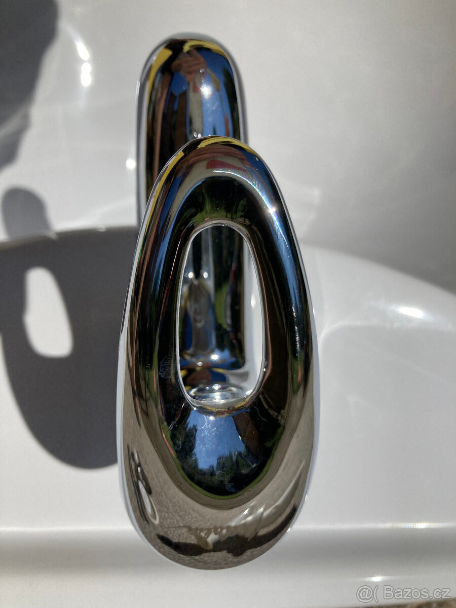 Nepoužívané umyvadlo a baterie - 2