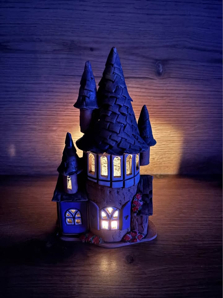 Keramický pohádkový svícen ve tvaru hradu - 2