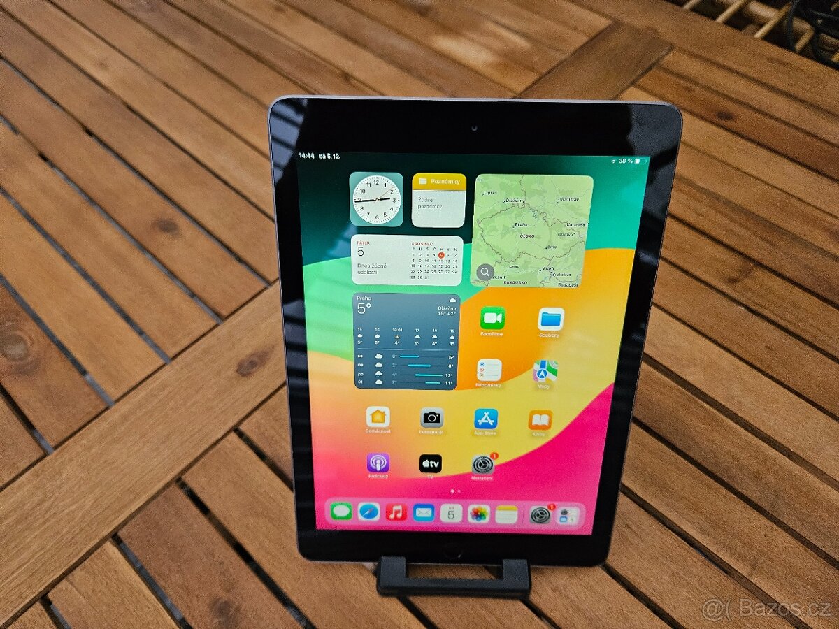 Apple iPad 6 gen. / 32GB Uložiště / IOS 17.7.10 / 9,7" - 2