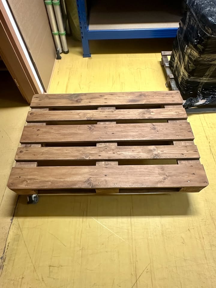 Paletový konferenční stolek - 2