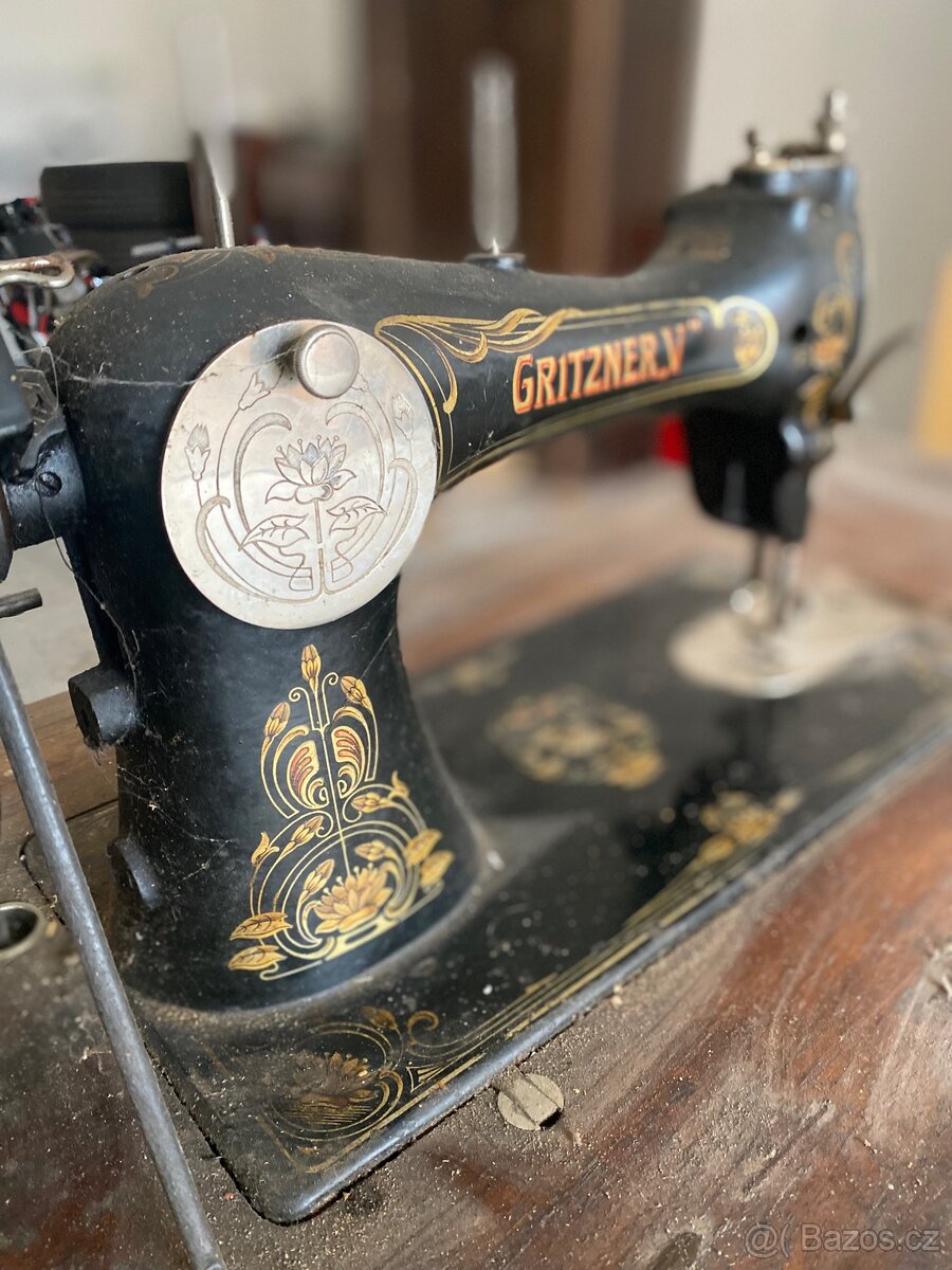 Dva za jednoho - staré šicí stroje - 2