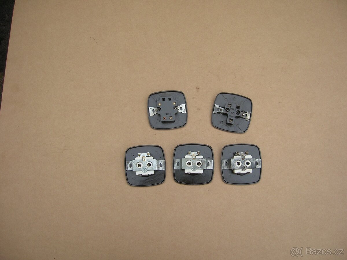 VYPINAČE A ZÁSUVKY - 2