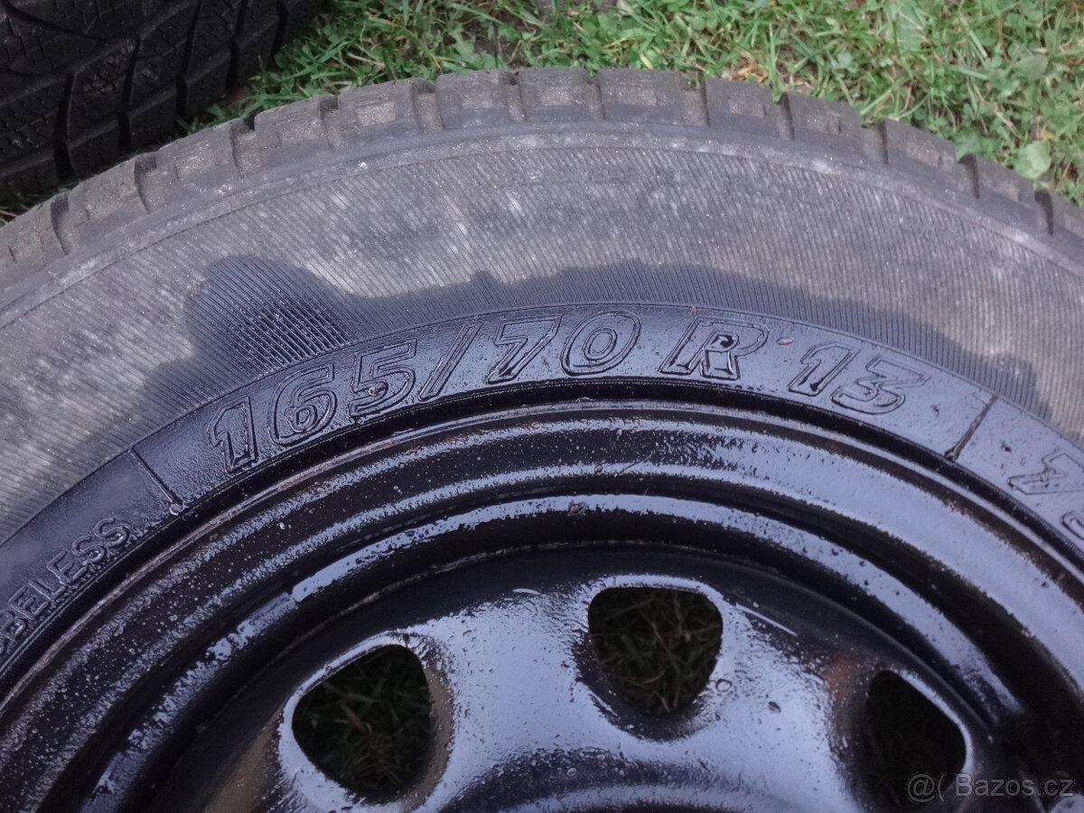 Prodám zimní 165x70 R 13 pneu na discích na Ford Focus - 2