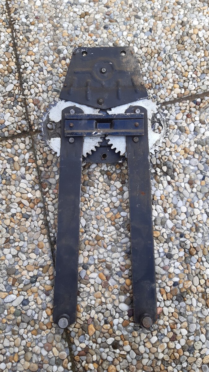 AVIA - prodám spouštěč okna - 2