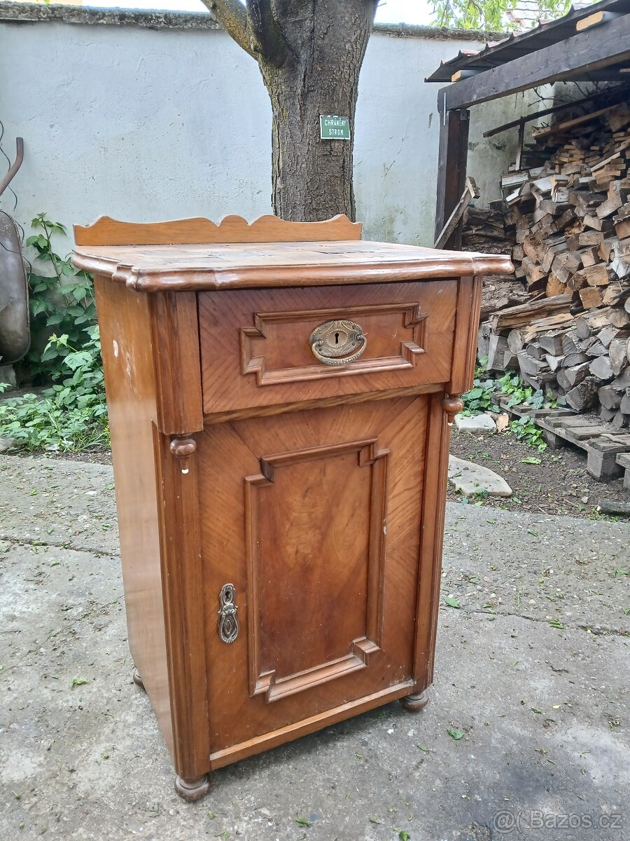 Starožitný noční stolek - 2