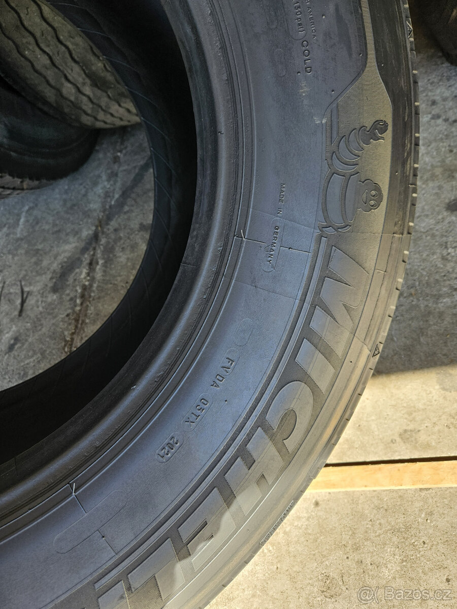 prodám nákladní protektory 385/55R22,5 kostra MICHELIN - 2