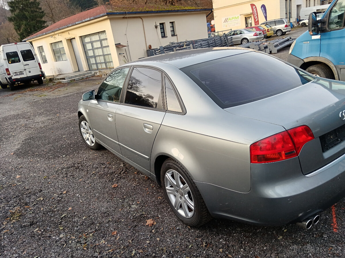 Audi A4 85 KW klima výhřev klima - 2