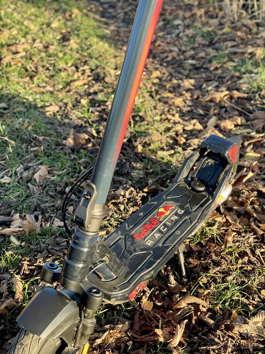 Elektro koloběžka Red Bull Turbo - 2