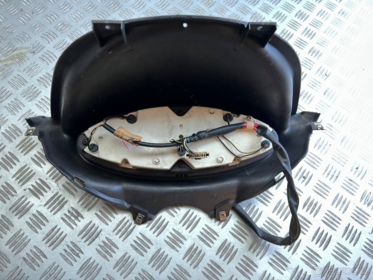 Budík Piaggio X9 - 2