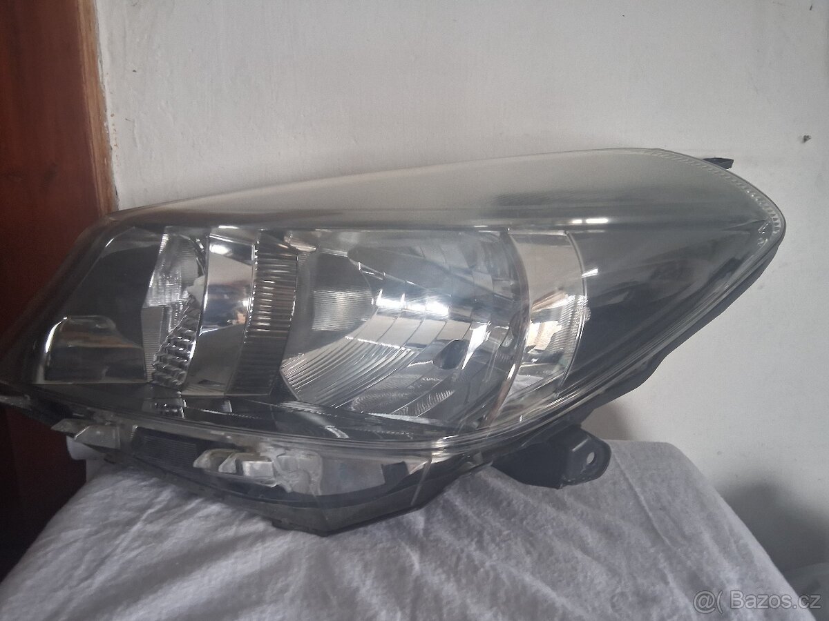 Toyota yaris predni svetlo - 2