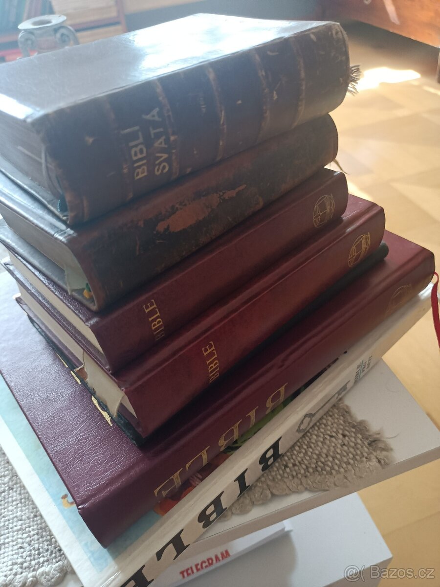 Prodám sbírku biblí - 2