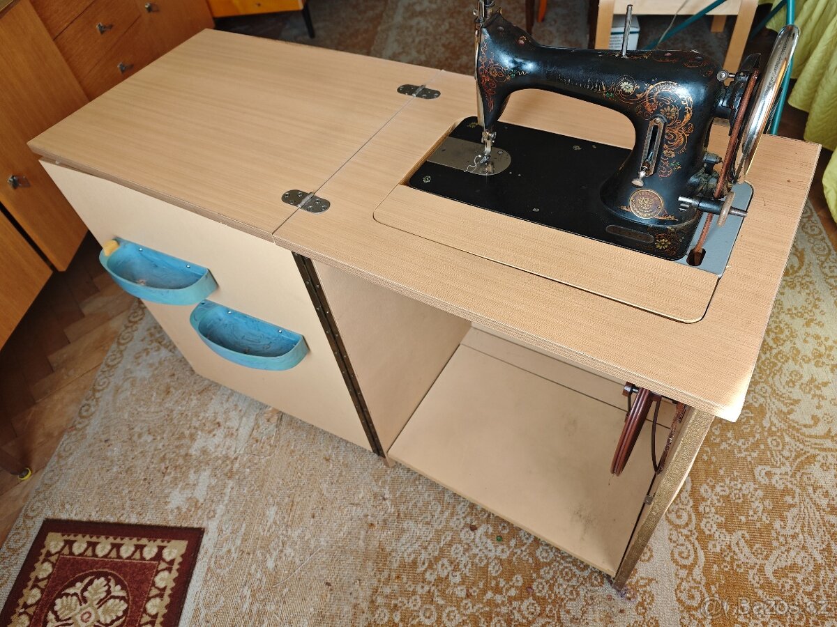 Šicí stroj retro - 2
