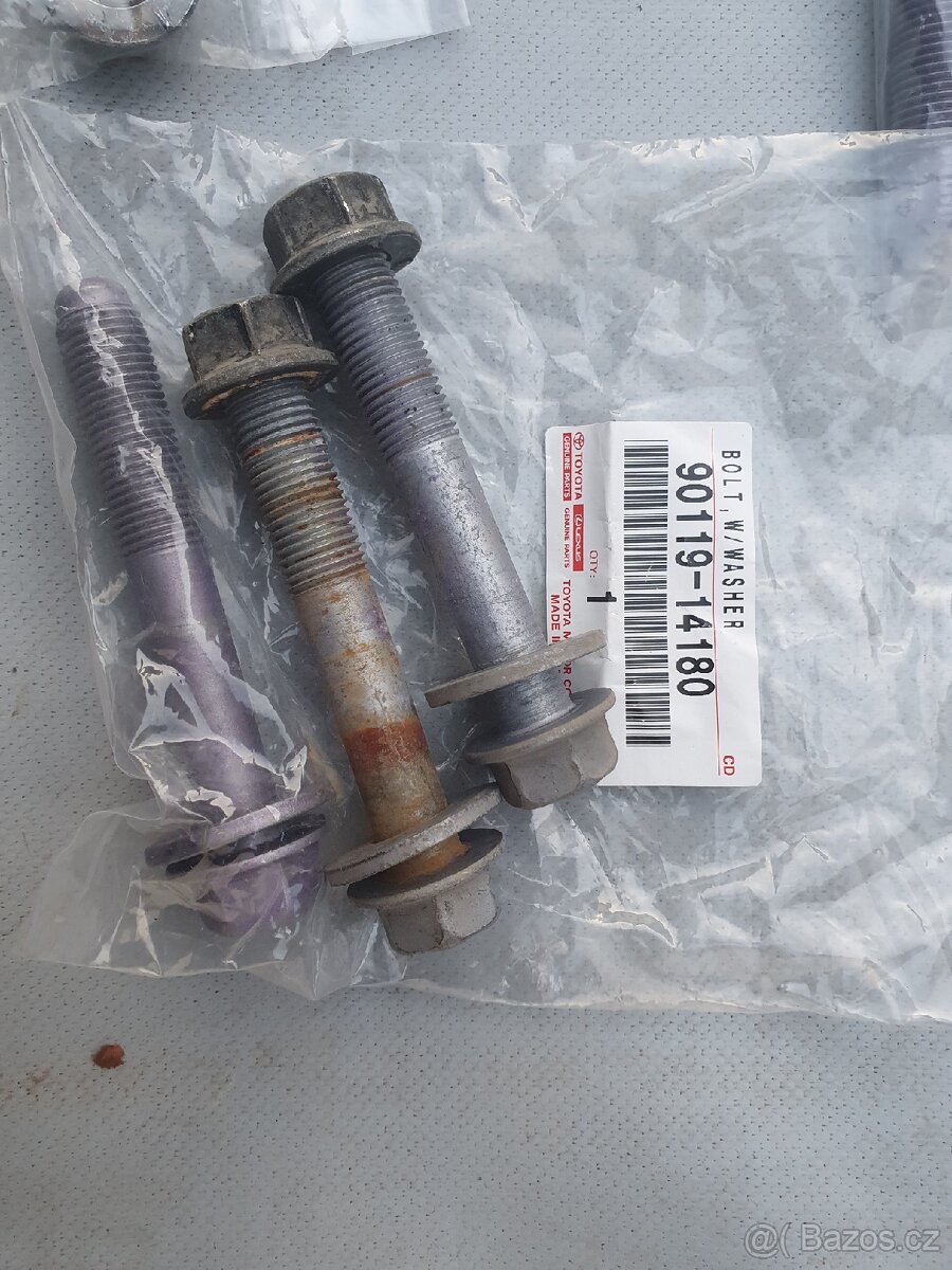 Corolla E21 doraz kapoty - 2