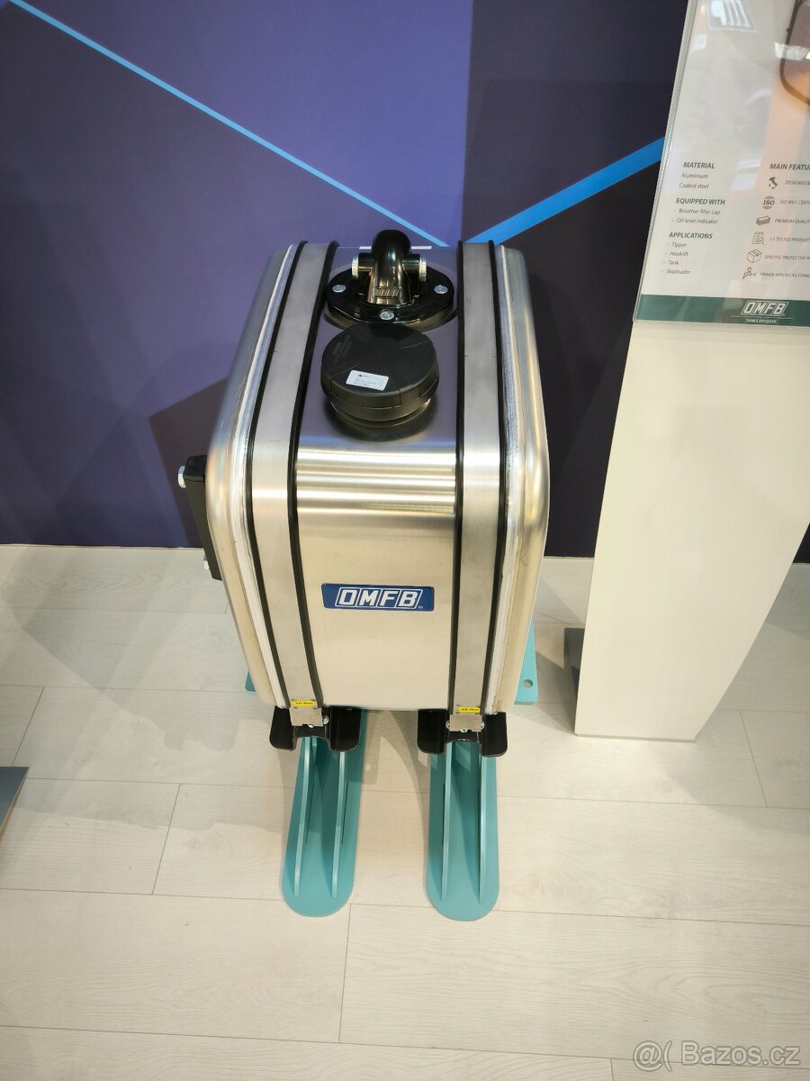 Hydraulické/Palivové nádrže - 2