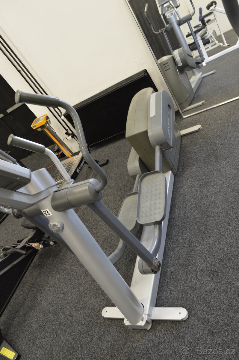 Eliptický trenažer LifeFitness - 2