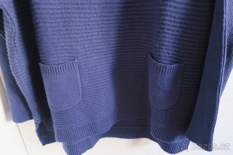 Nabízím svetr modrý,černý a černohnědý - 2