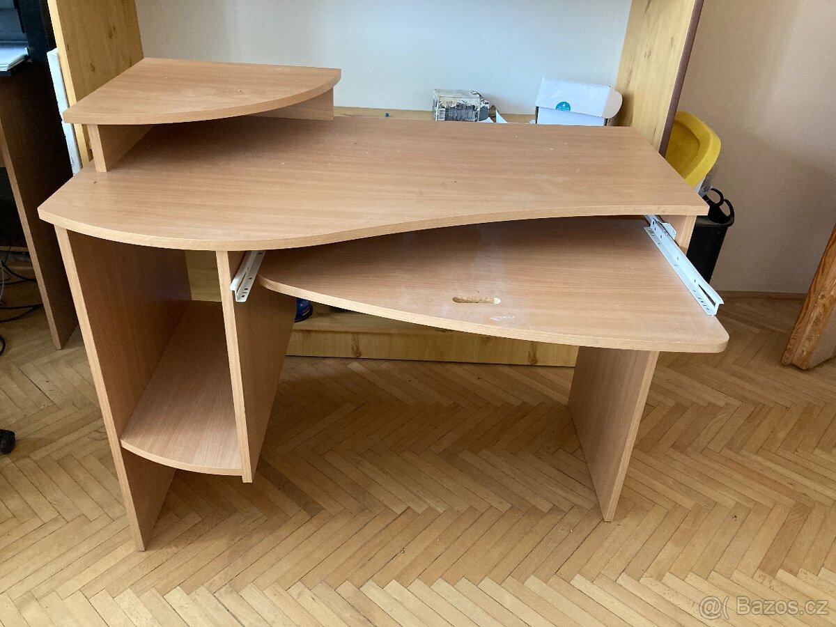 Pracovní stůl - 2
