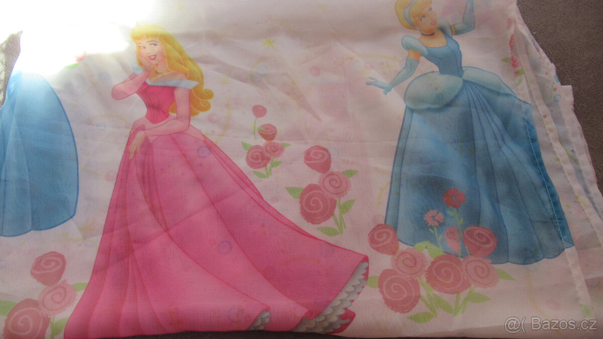 Dvě záclony do dětského pokoje s princeznami - 2