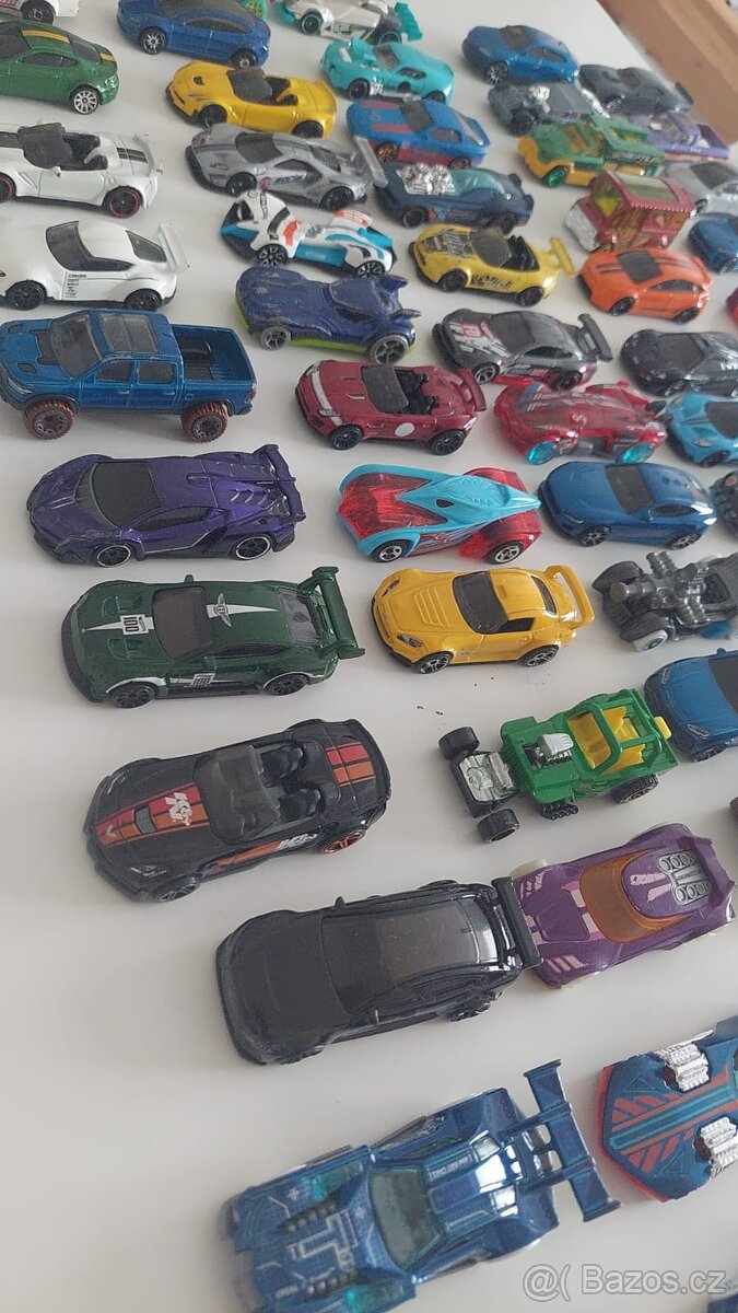 autíčka Hot Wheels - 2