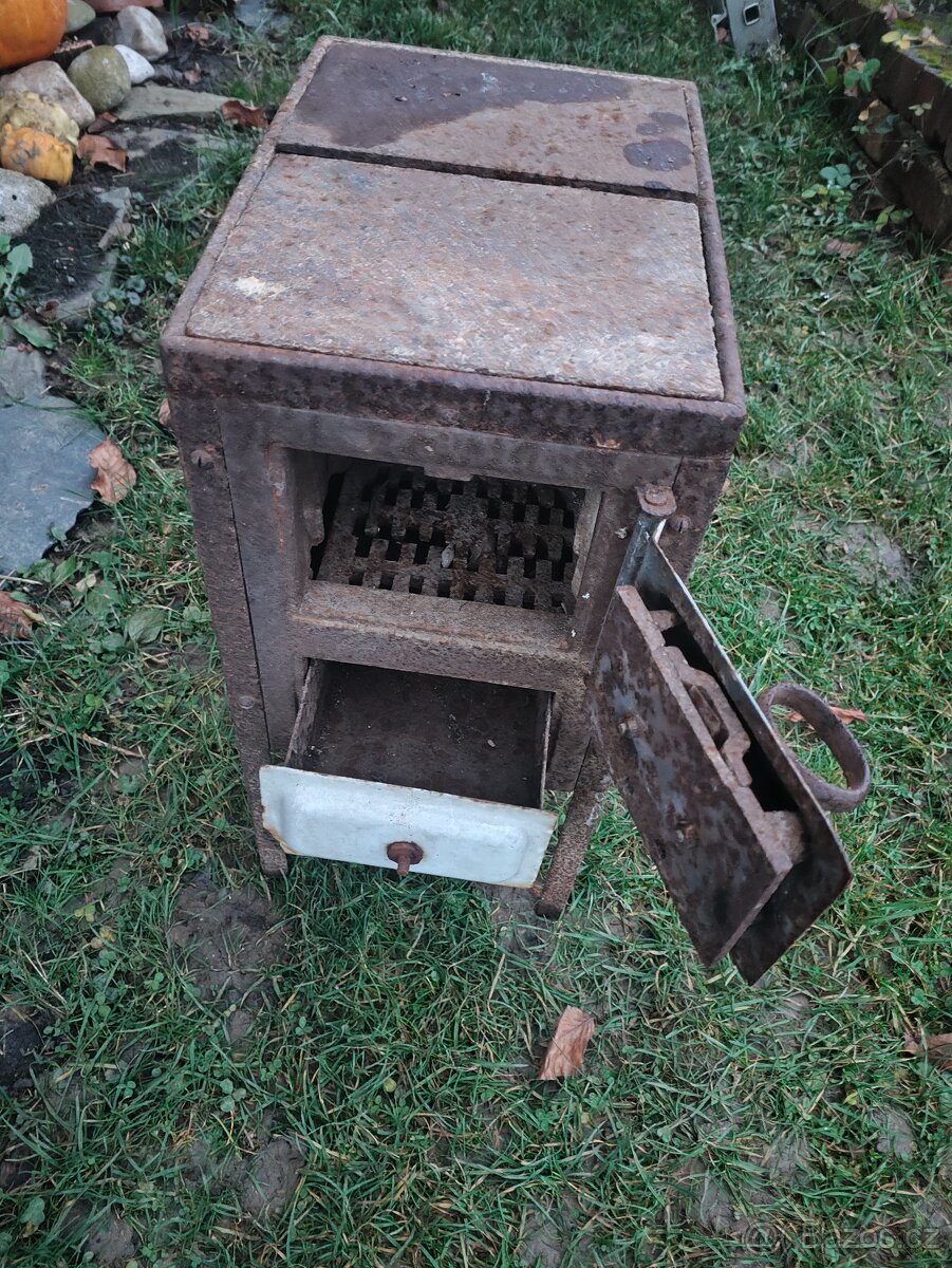 Stará kovová kamna - 2