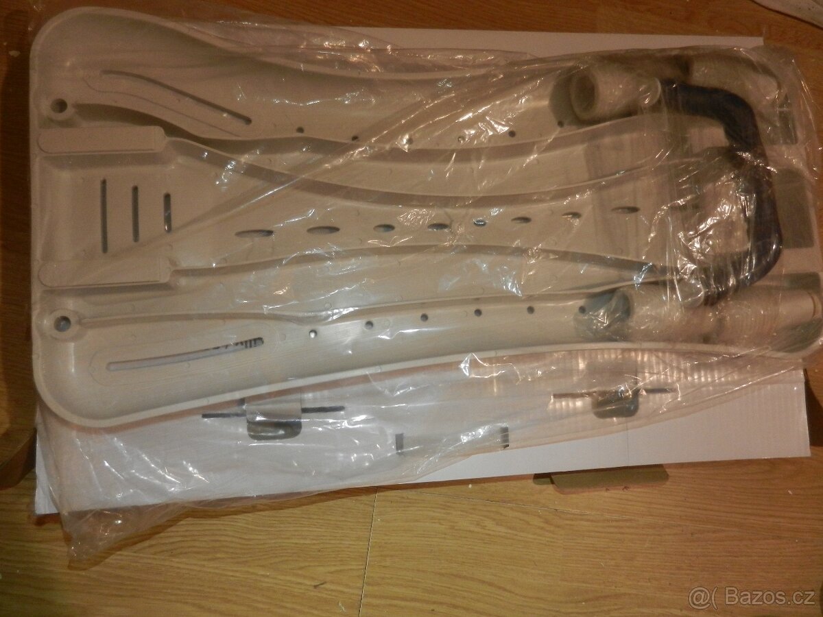 Sedačka na vanu s madlem, Nová, Sleva 64% (Prodáno) - 2