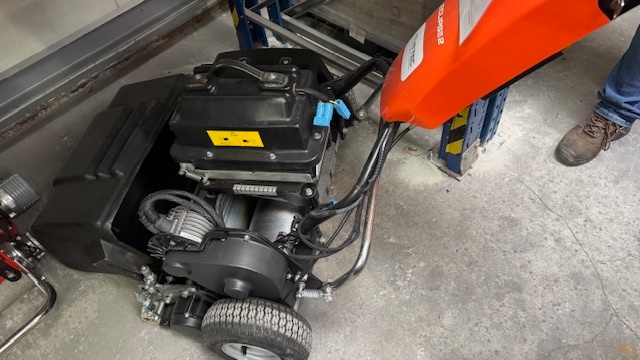 Vřetenová sekačka bateriová Jacobsen Eclipse 2 použitá - 2