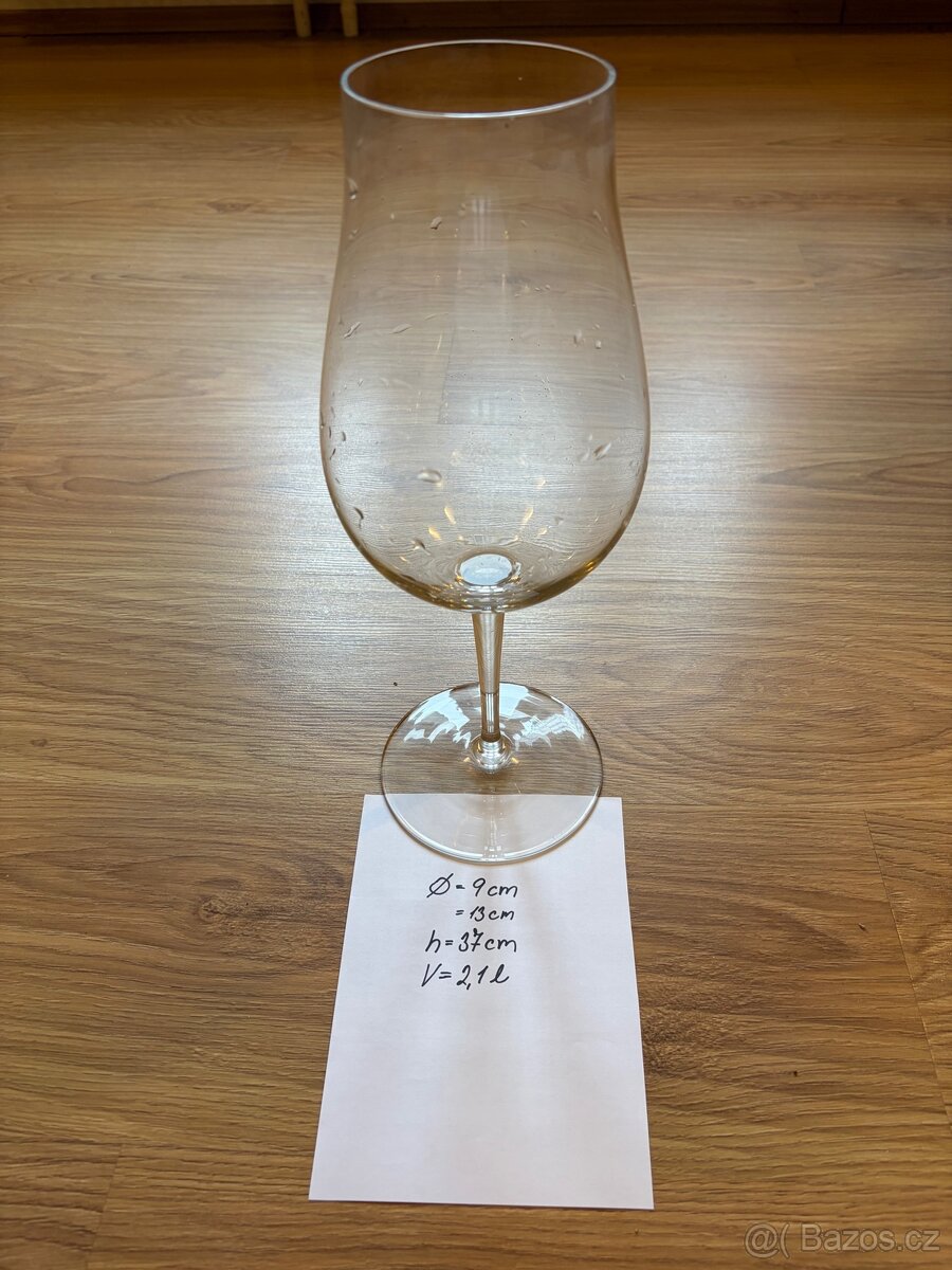 Obří skleněné číše - 2