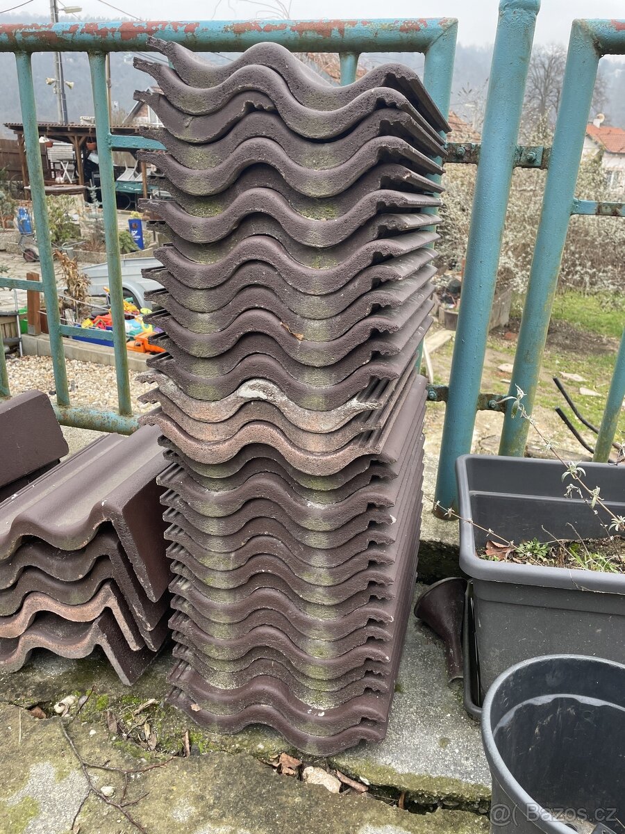 Tašky že stříšky nad vchodem - 2