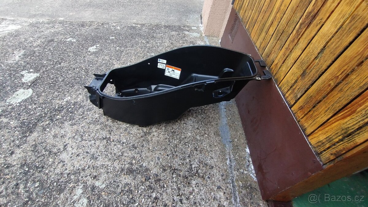 Ulozny prostor plast pod sedacku honda pcx 125 model 18-20 - 2