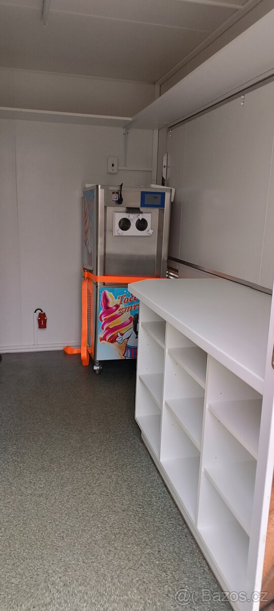 Přívěs -stánek na zmrzlinu/občerstvení - 2