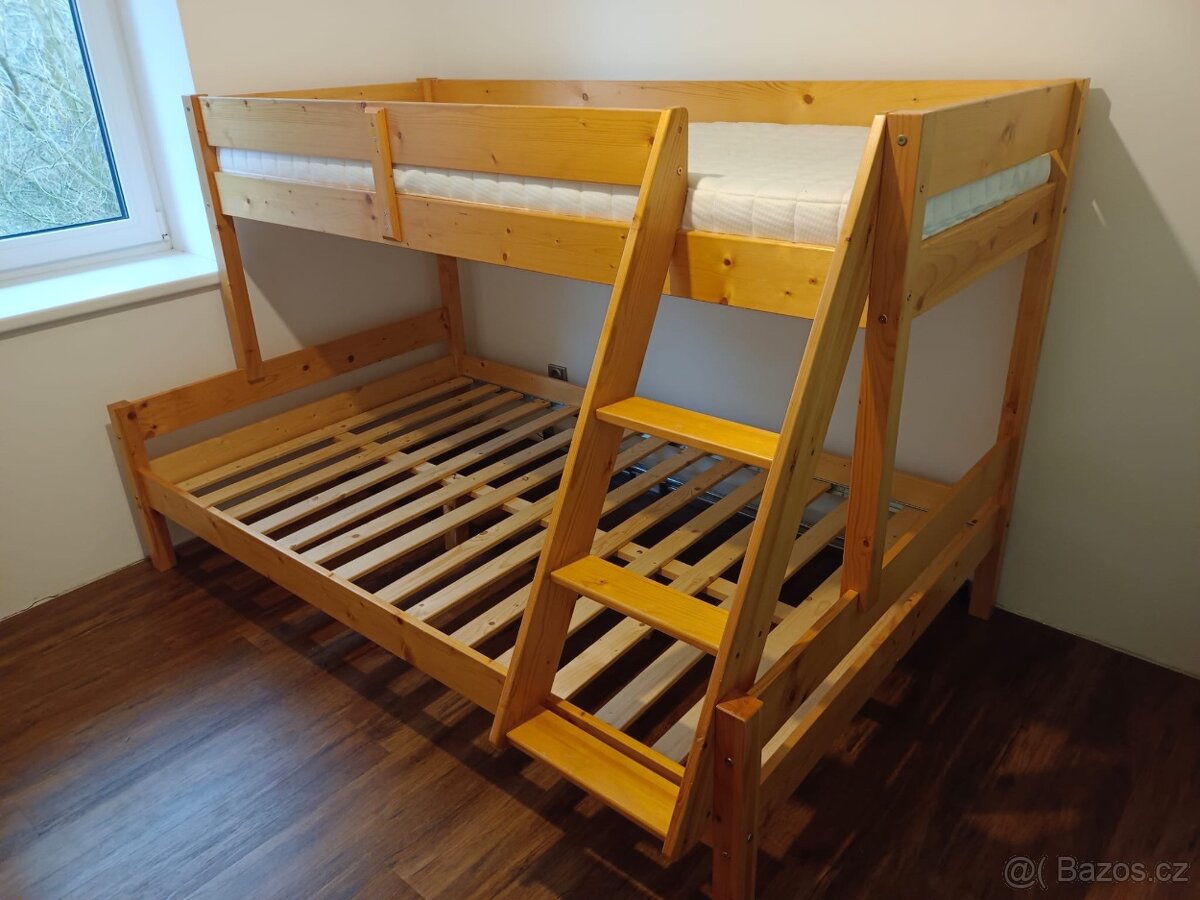 Dvoupatrová dřevěná postel - 2
