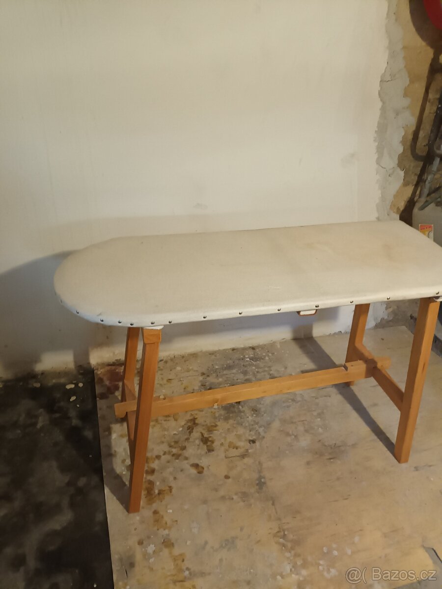vysoce stabilní žehlící stůl - 2
