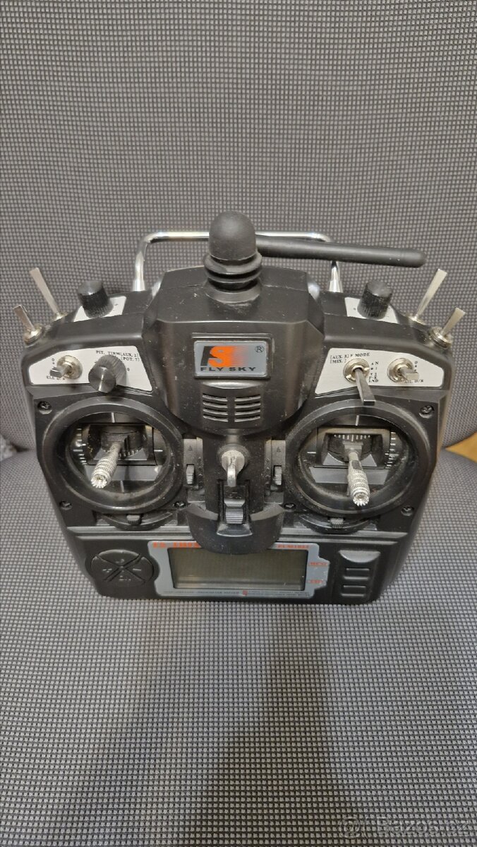 RC ovladač, 8 ch, 2,4 GHz - 2