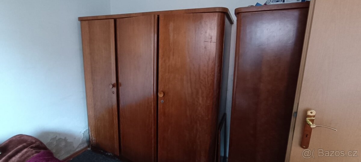 Staré skříně 2x - 2