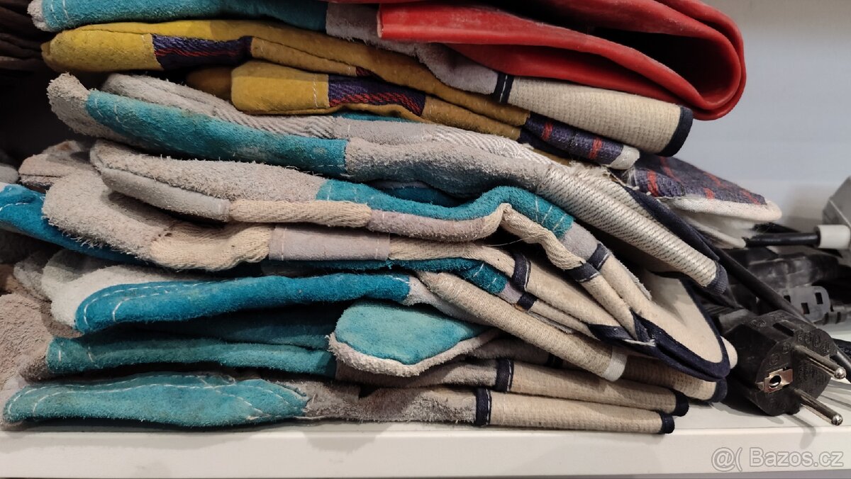 Prodám kožené pevné rukavice - 2