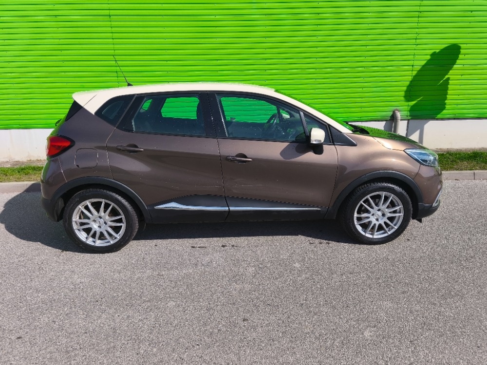 Renault Captur 1,5 dCi (2013) výbava Intens - 2