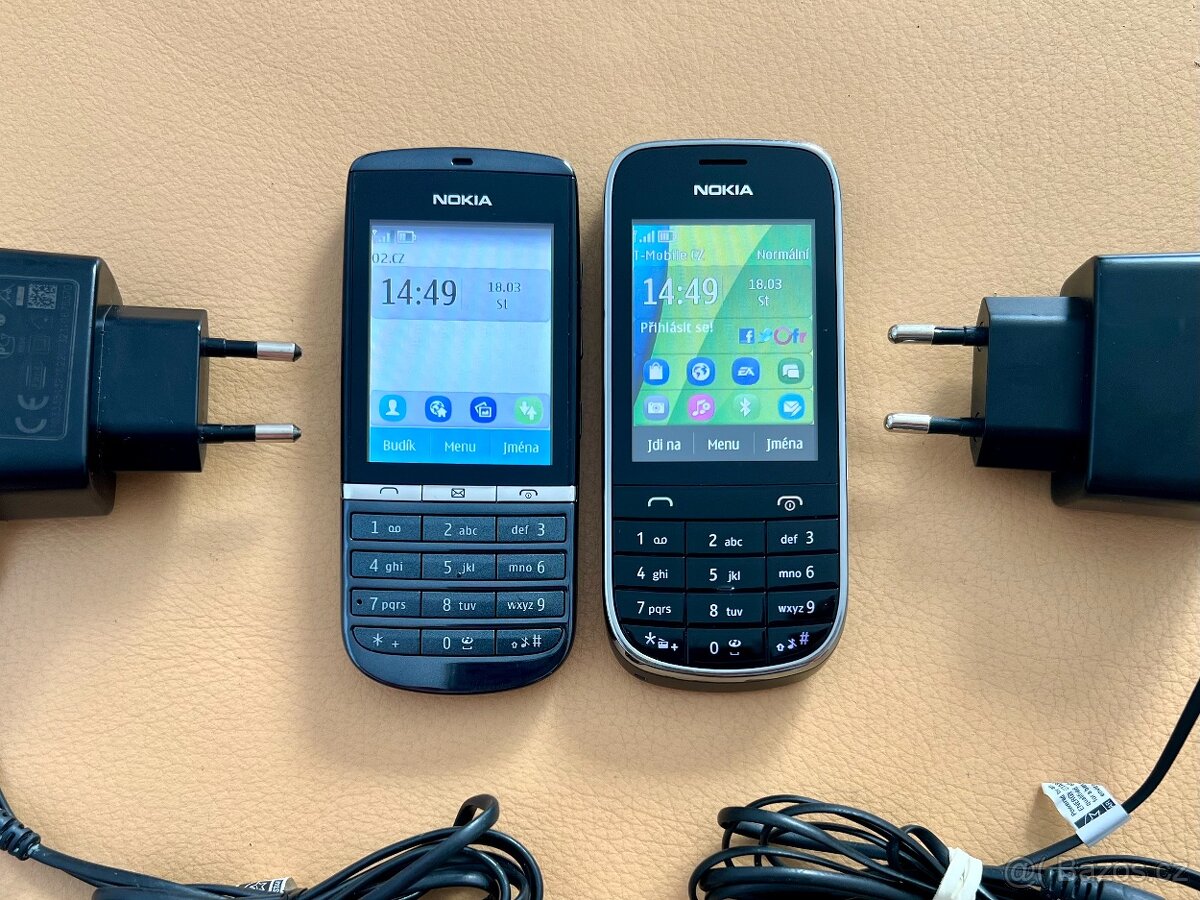 Nokia Asha 300 a Nokia Asha 203 - 2